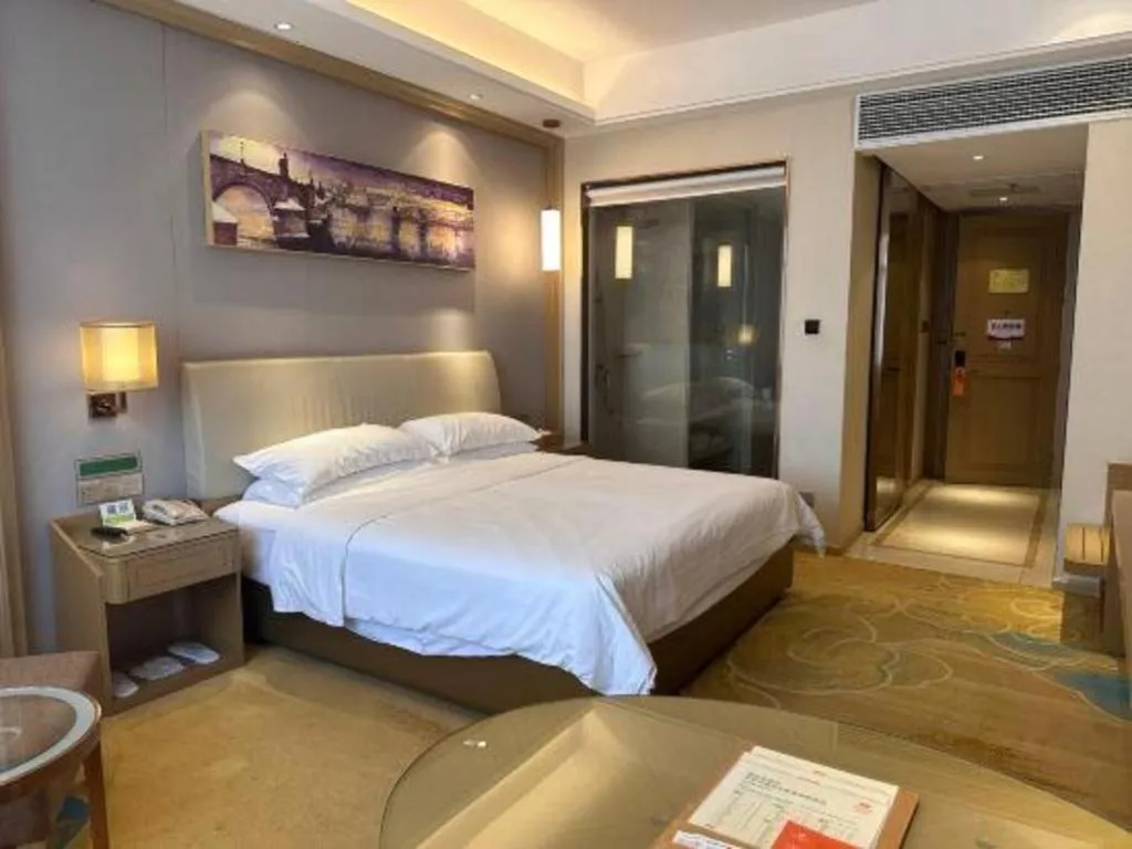 Bed in Vienna Hotel Xinfeng West High-Speed Railway Station