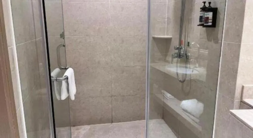 Vienna Hotel Xinfeng West High-Speed Railway Station