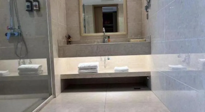 Vienna Hotel Xinfeng West High-Speed Railway Station