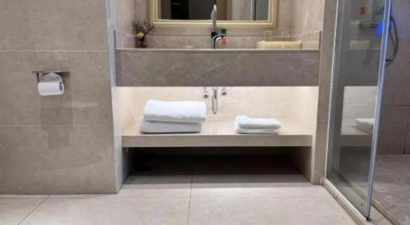 Vienna Hotel Xinfeng West High-Speed Railway Station