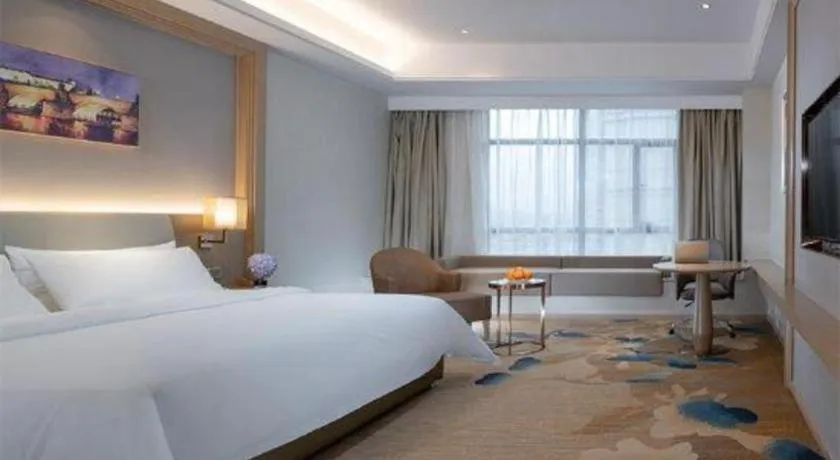 Bed in Vienna Hotel Xinfeng West High-Speed Railway Station