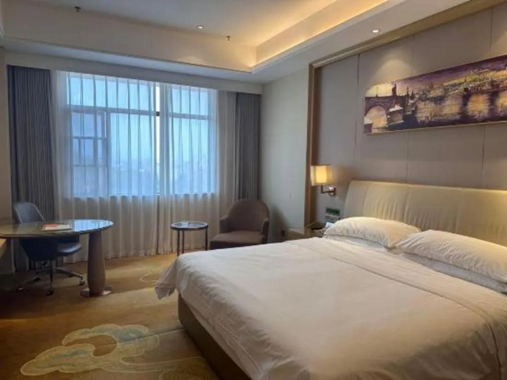 Bed in Vienna Hotel Xinfeng West High-Speed Railway Station