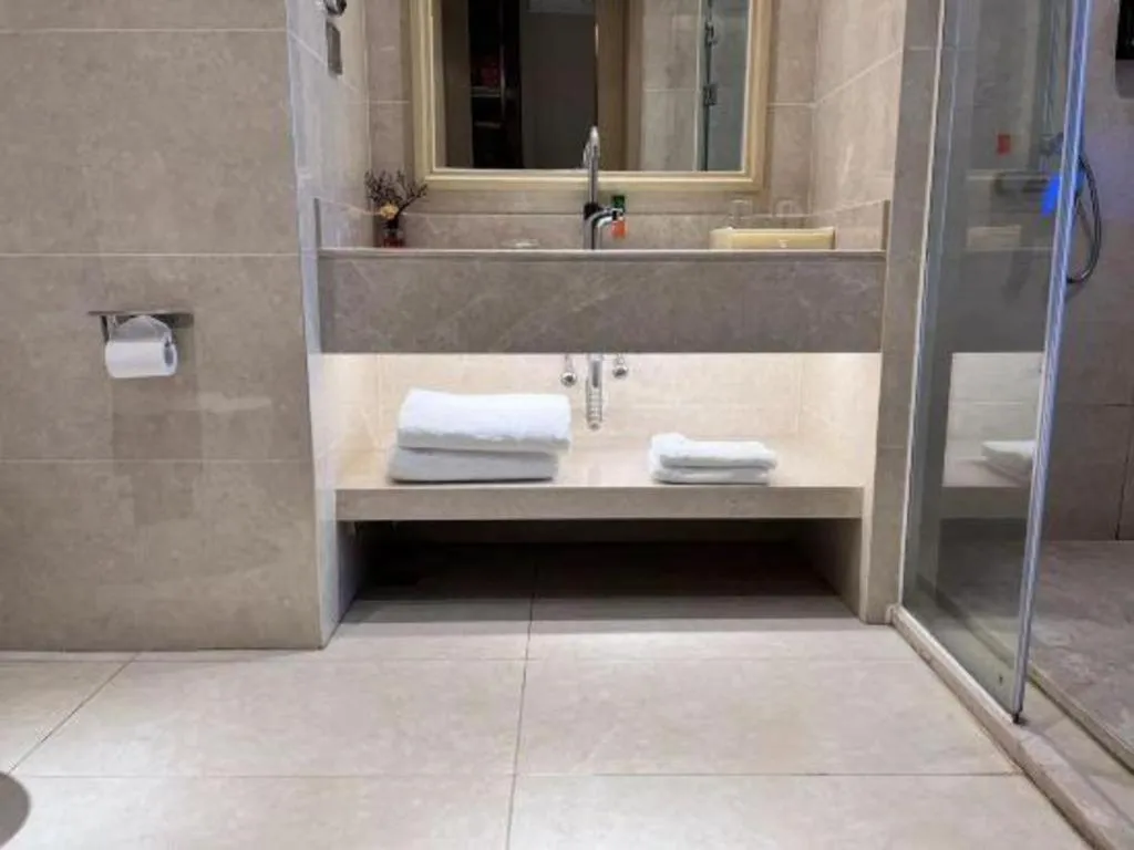 Vienna Hotel Xinfeng West High-Speed Railway Station