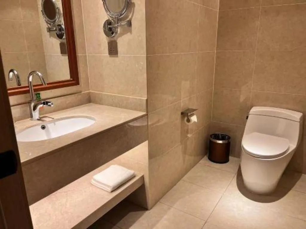 Vienna Hotel Xinfeng West High-Speed Railway Station