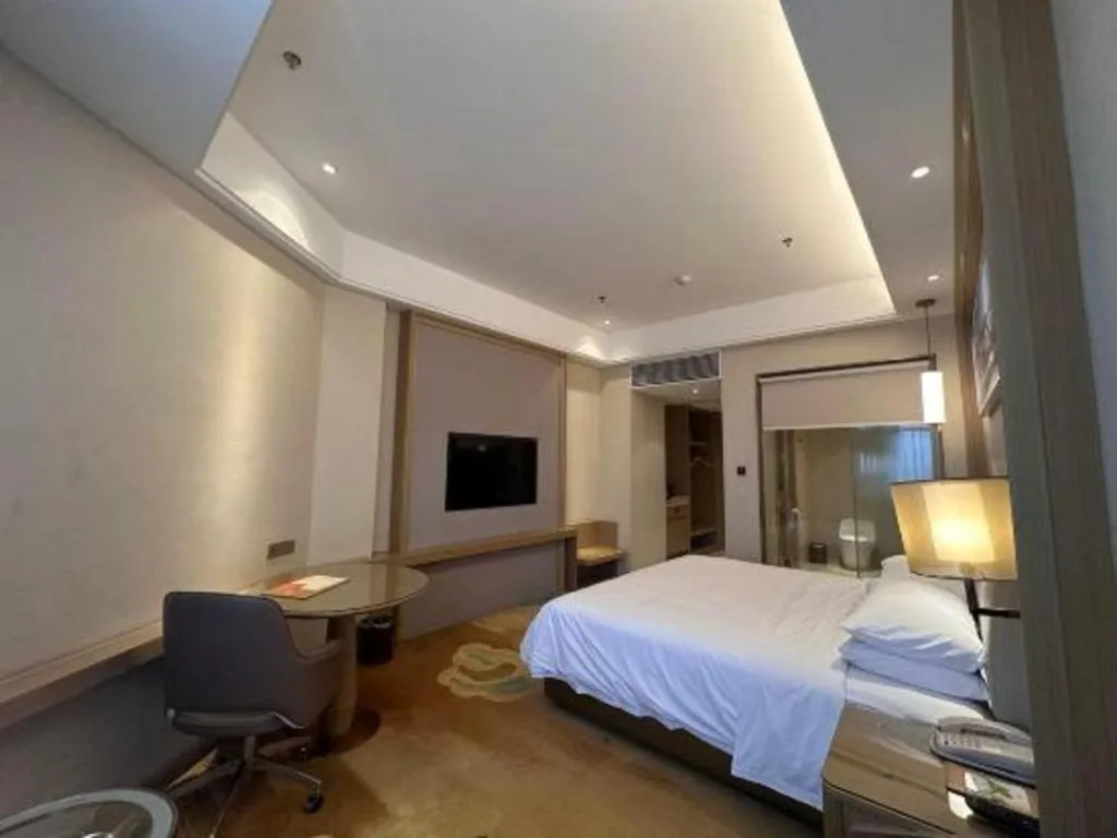 Bed in Vienna Hotel Xinfeng West High-Speed Railway Station