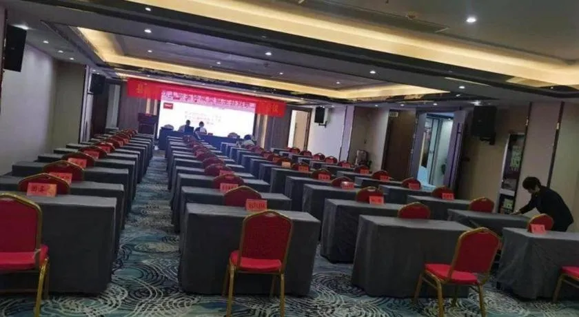 Vienna Hotel Xinfeng West High-Speed Railway Station