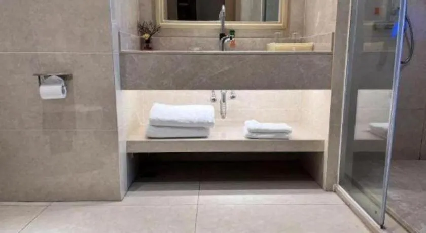 Vienna Hotel Xinfeng West High-Speed Railway Station