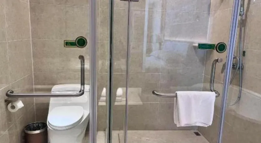 Vienna Hotel Xinfeng West High-Speed Railway Station