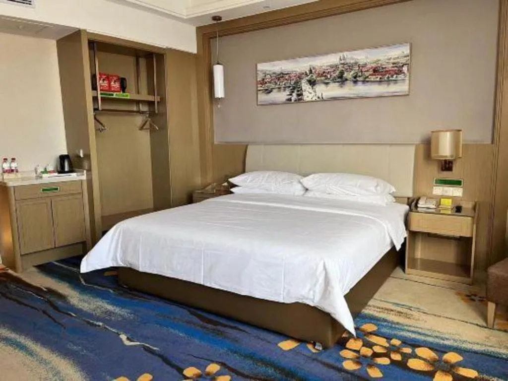 Bed in Vienna Hotel Xinfeng West High-Speed Railway Station