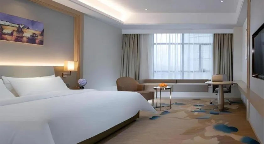 Bed in Vienna Hotel Xinfeng West High-Speed Railway Station