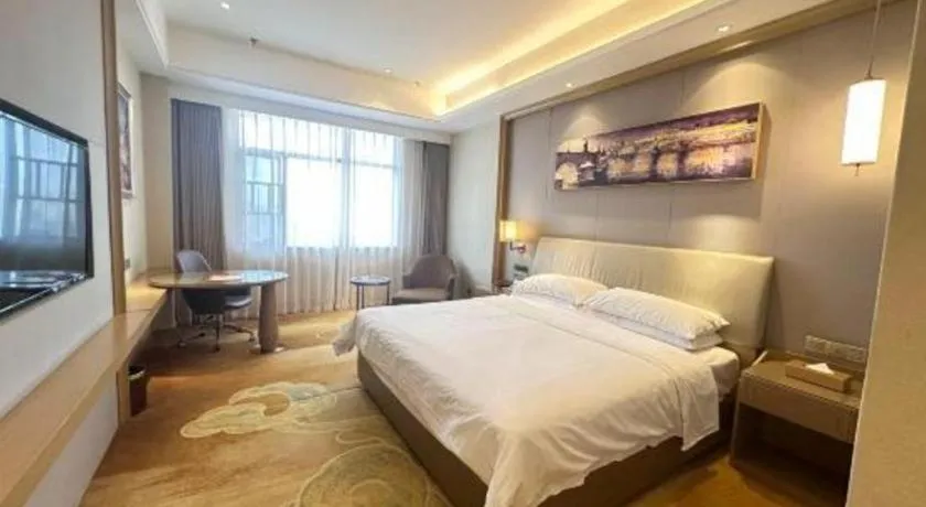 Bed in Vienna Hotel Xinfeng West High-Speed Railway Station