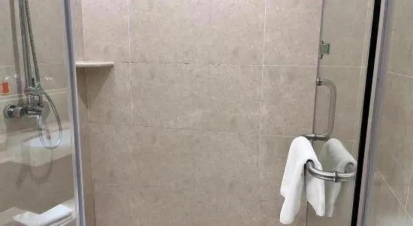 Vienna Hotel Xinfeng West High-Speed Railway Station