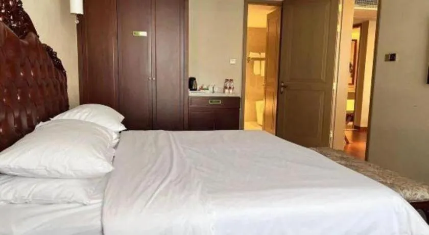 Bed in Vienna Hotel Xinfeng West High-Speed Railway Station