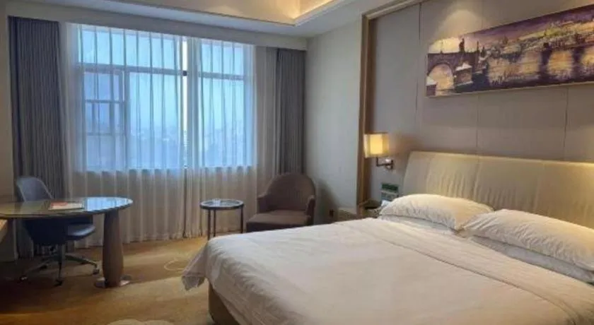 Bed in Vienna Hotel Xinfeng West High-Speed Railway Station