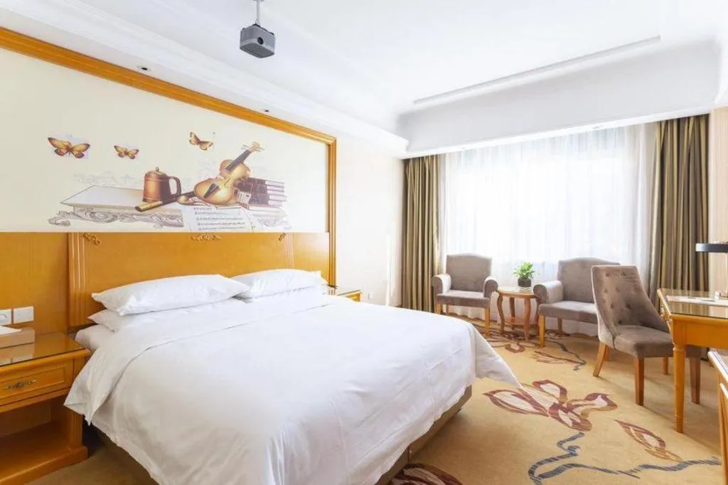 Bed in Vienna Hotel Shanxi Datong High-Speed Railway Station Wanda Plaza