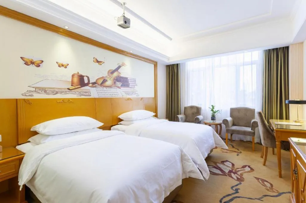 Bed in Vienna Hotel Shanxi Datong High-Speed Railway Station Wanda Plaza
