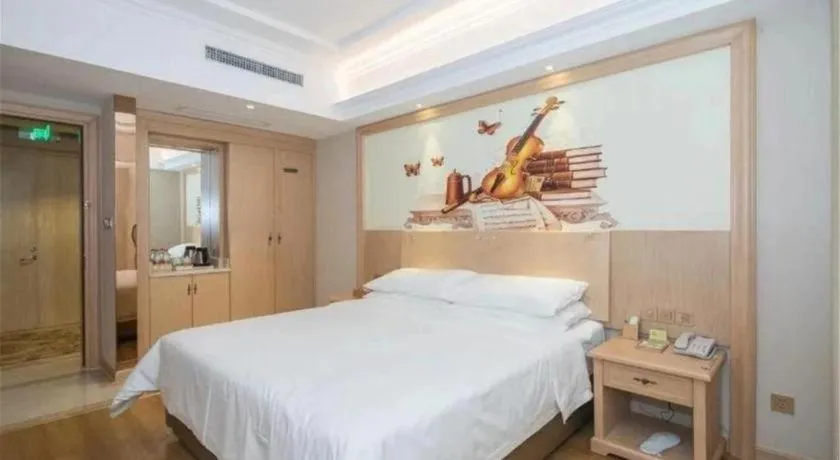 Bed in Vienna Hotel Tianjin Binhai International Airport Free Trade Zone