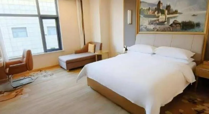 Bed in Vienna Hotel Tianjin Binhai International Airport Free Trade Zone