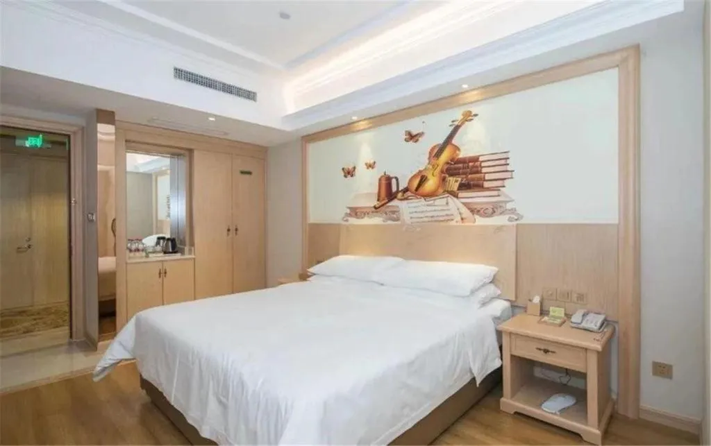 Bed in Vienna Hotel Tianjin Binhai International Airport Free Trade Zone