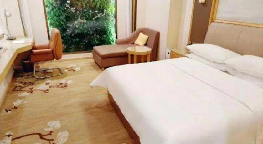 Bed in Vienna Hotel Tianjin Binhai International Airport Free Trade Zone