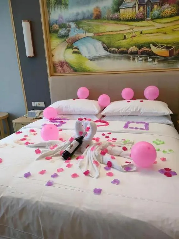 Bed in Vienna Hotel Anhui Lujiang International Building Materials Market Wuzhong