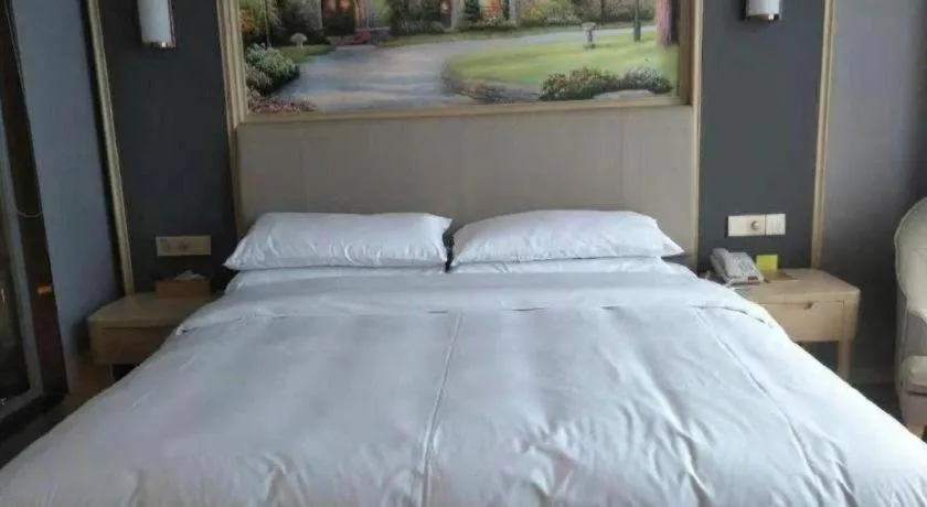 Bed in Vienna Hotel Anhui Lujiang International Building Materials Market Wuzhong