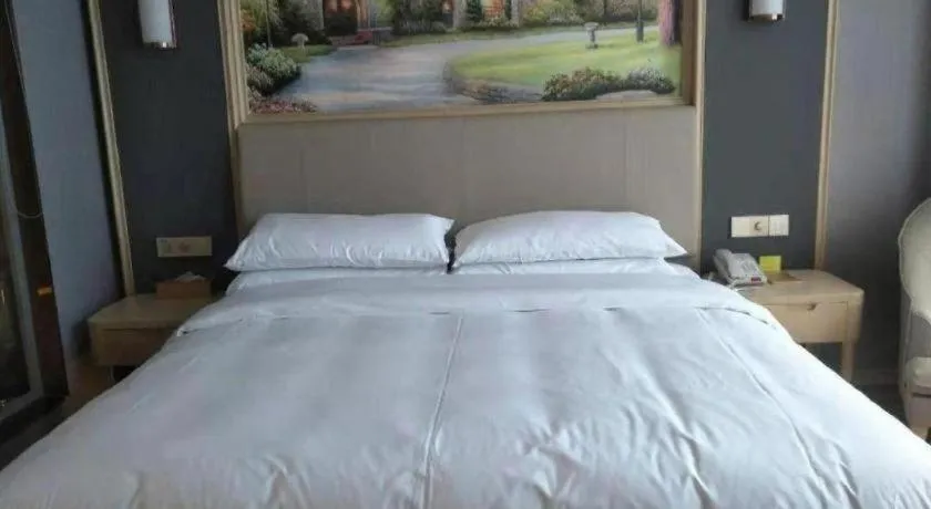 Bed in Vienna Hotel Anhui Lujiang International Building Materials Market Wuzhong