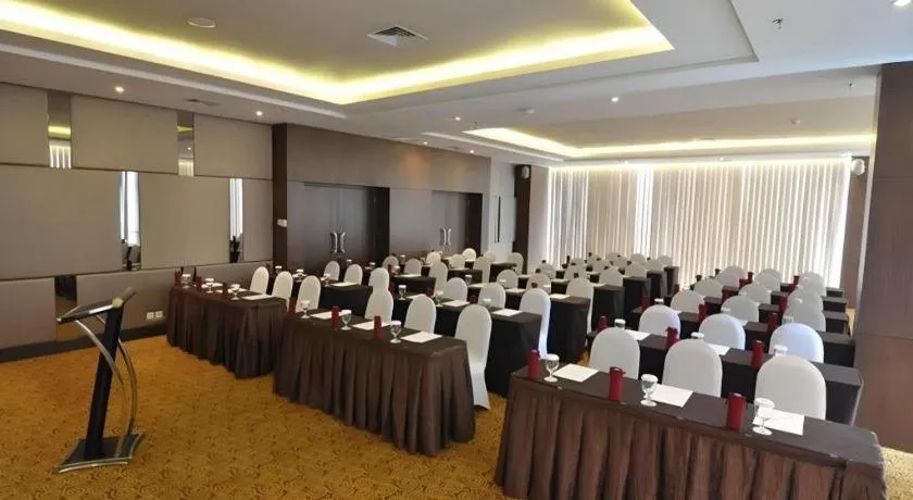 Horison Ultima Semarang