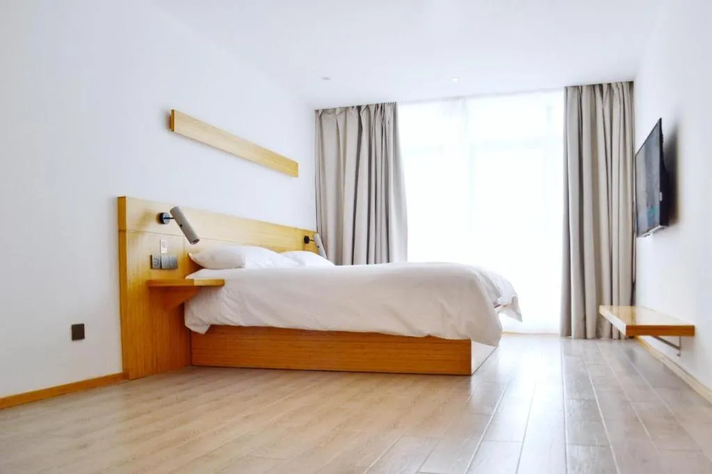 Bed in Meijin All Suites Hotel Suzhou
