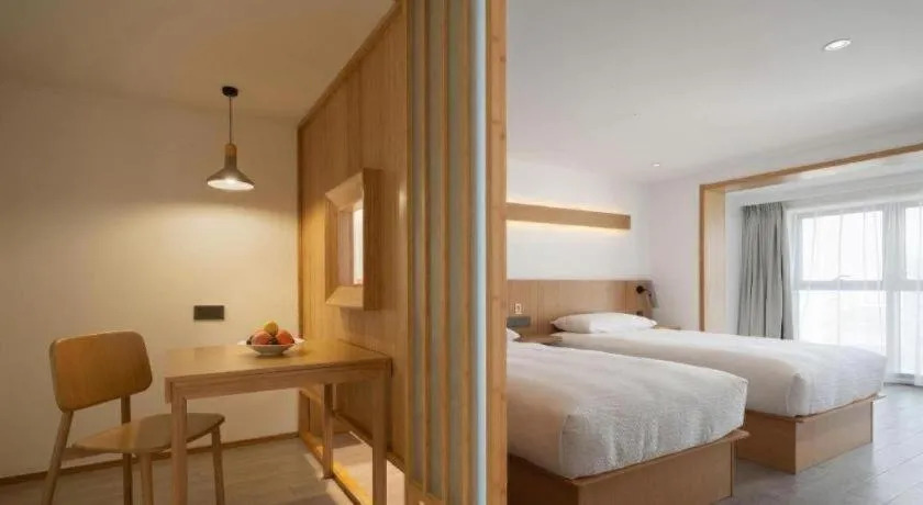 Bed in Meijin All Suites Hotel Suzhou