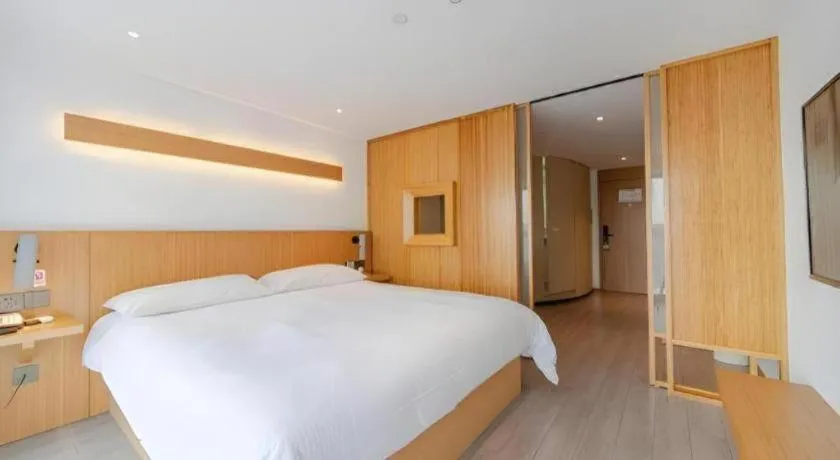 Bed in Meijin All Suites Hotel Suzhou