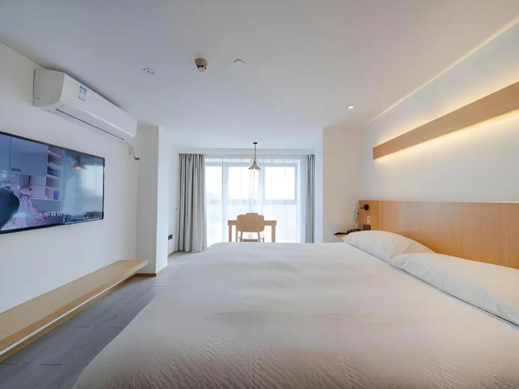 Bed in Meijin All Suites Hotel Suzhou