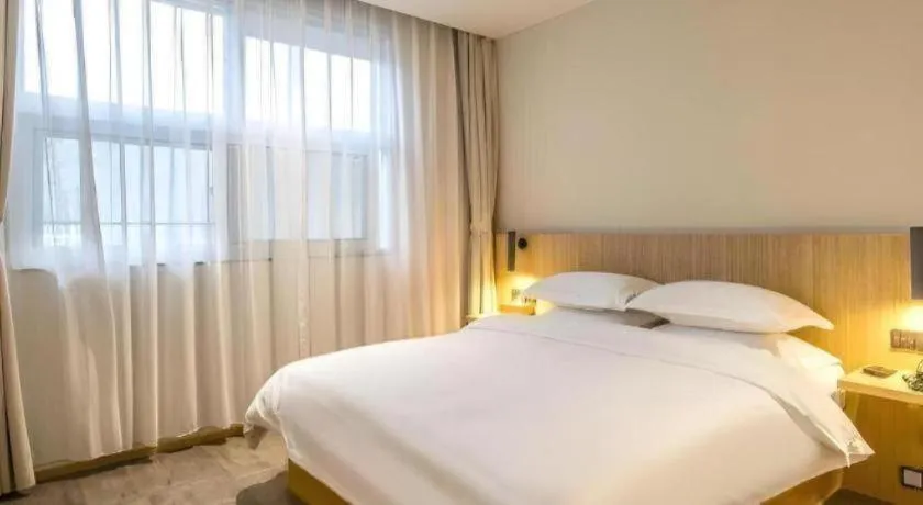 Bed in Meijin All Suites Hotel Suzhou