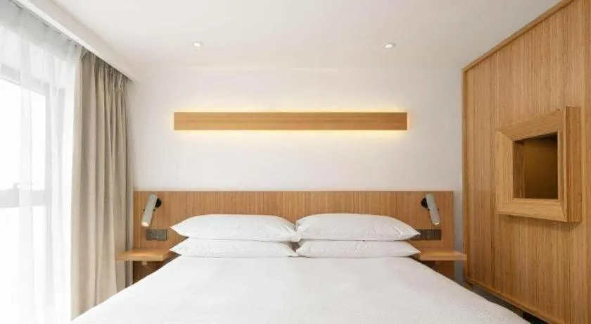 Bed in Meijin All Suites Hotel Suzhou