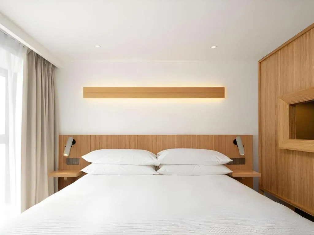 Bed in Meijin All Suites Hotel Suzhou