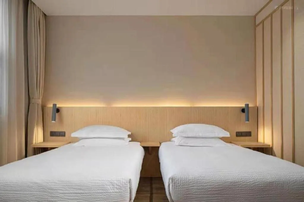 Bed in Meijin All Suites Hotel Suzhou