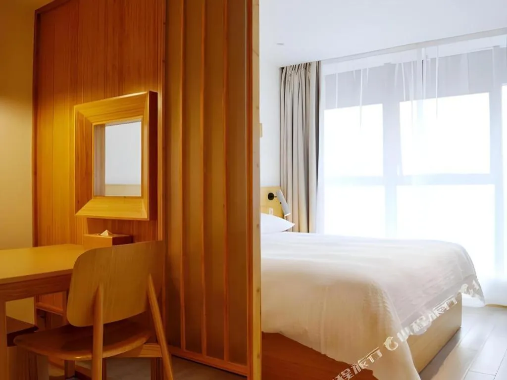 Bed in Meijin All Suites Hotel Suzhou