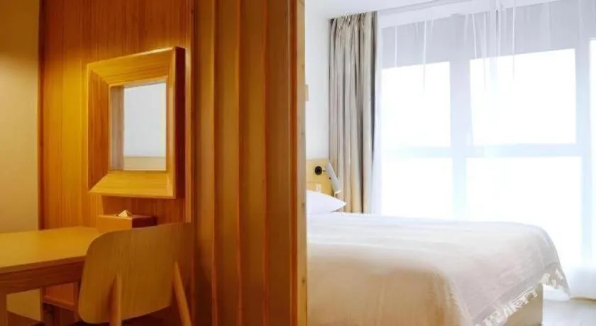 Bed in Meijin All Suites Hotel Suzhou