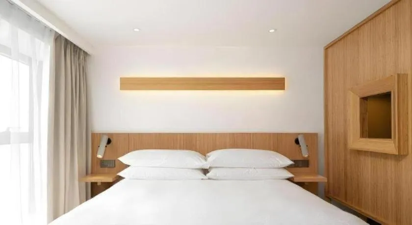 Bed in Meijin All Suites Hotel Suzhou