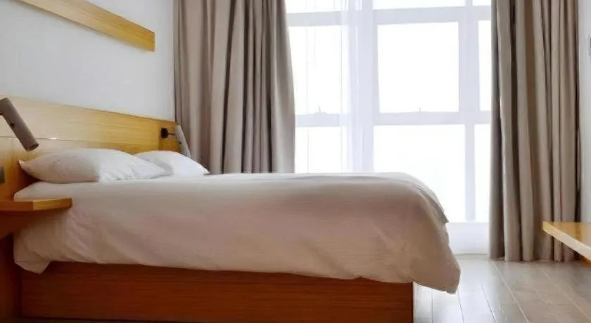 Bed in Meijin All Suites Hotel Suzhou