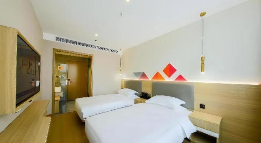 Bed in Borrman Hotel South Beijing Railway Station Caoqiao Station