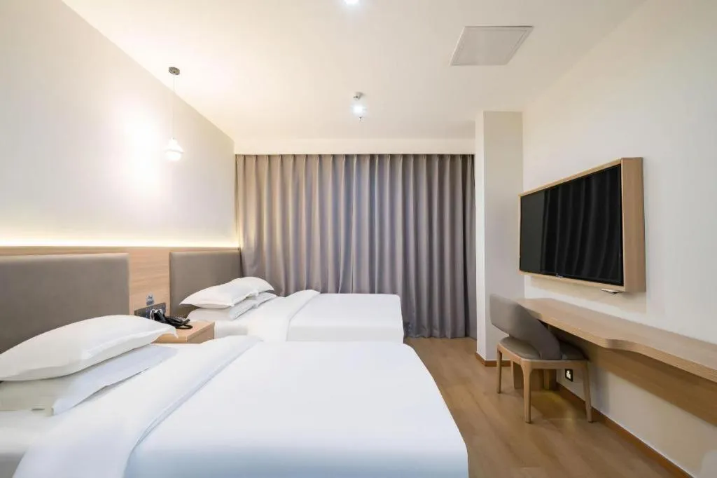 Bed in Borrman Hotel South Beijing Railway Station Caoqiao Station