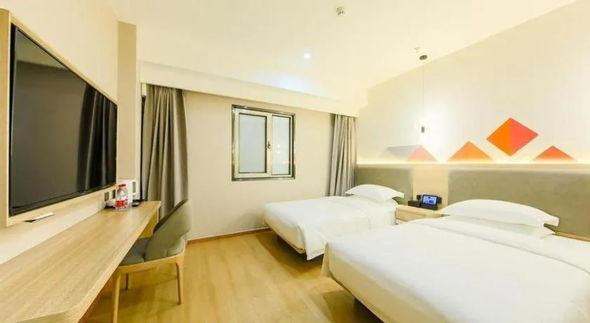 Bed in Borrman Hotel South Beijing Railway Station Caoqiao Station