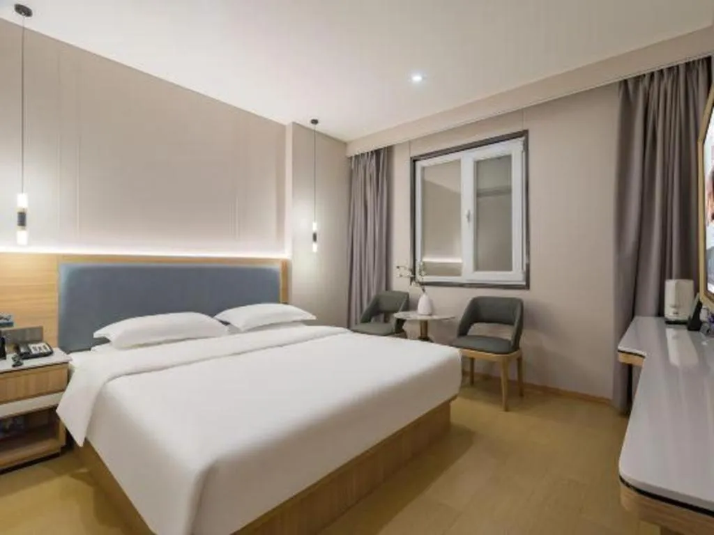 Bed in Borrman Hotel South Beijing Railway Station Caoqiao Station