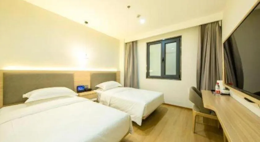 Bed in Borrman Hotel South Beijing Railway Station Caoqiao Station