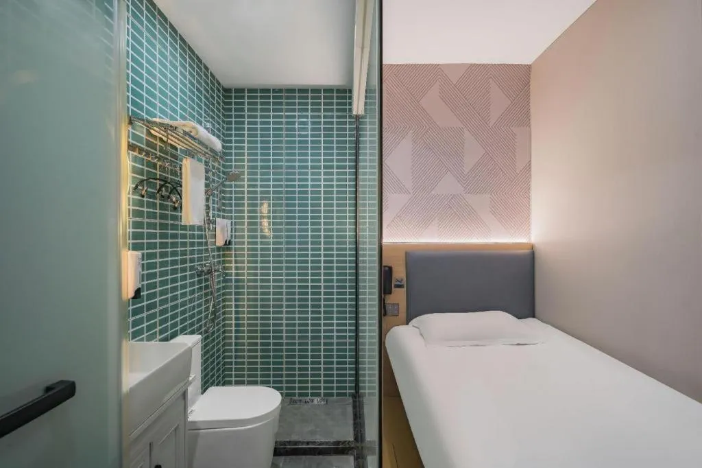 Bed in Borrman Hotel South Beijing Railway Station Caoqiao Station