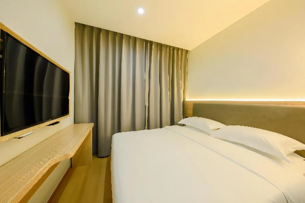 Bed in Borrman Hotel South Beijing Railway Station Caoqiao Station