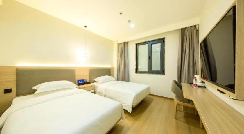 Bed in Borrman Hotel South Beijing Railway Station Caoqiao Station