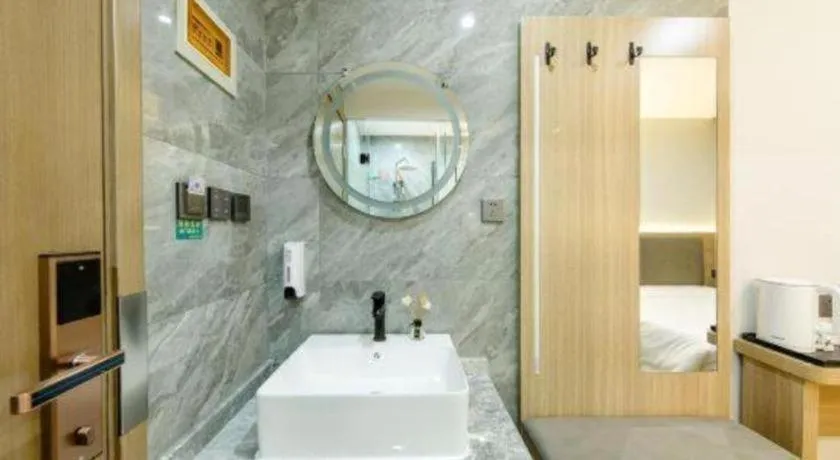 Bed in Borrman Hotel South Beijing Railway Station Caoqiao Station