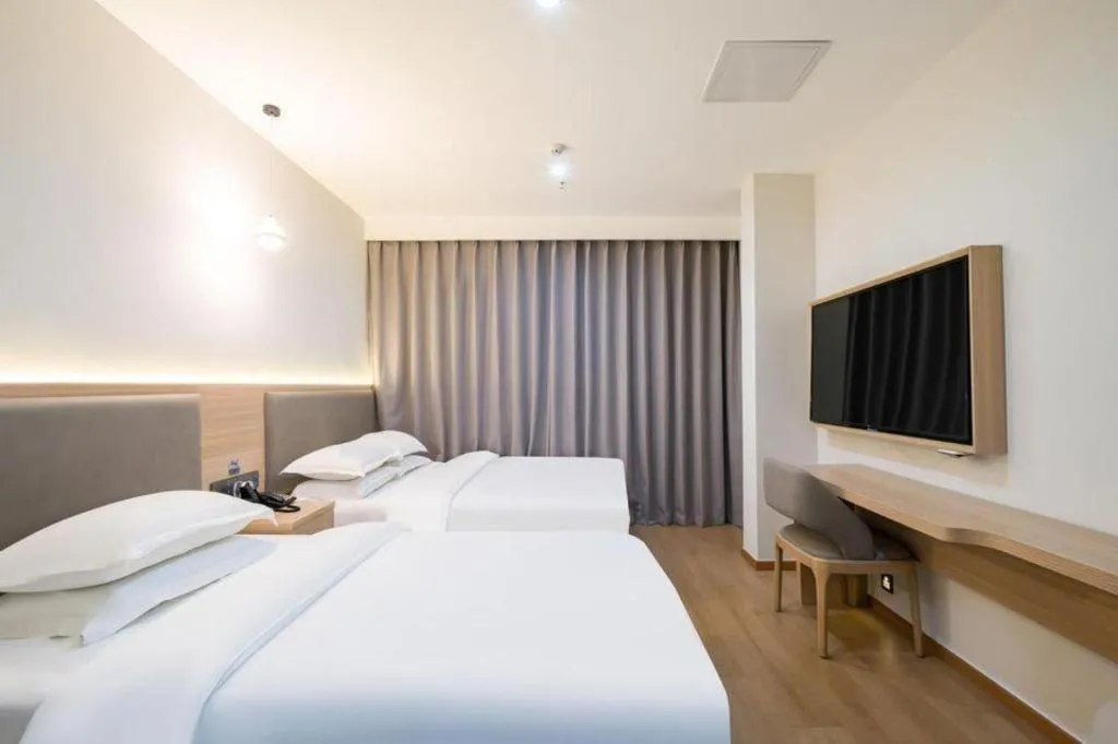 Bed in Borrman Hotel South Beijing Railway Station Caoqiao Station